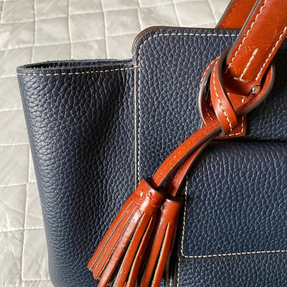 🔥 Dooney and Bourke Tote Bag with Strap🔥 - Picture 12 of 15